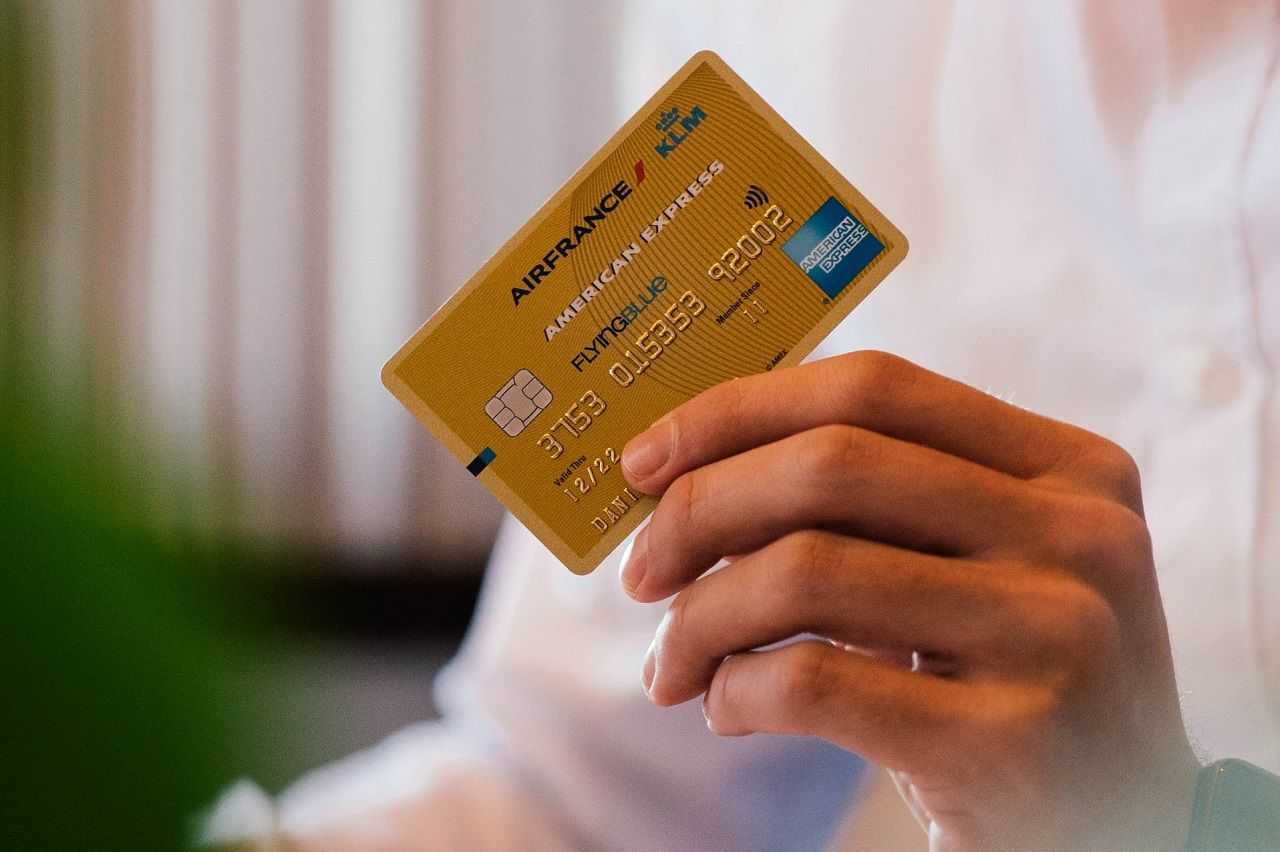 我愛你,所以跟你借信用卡刷一下!